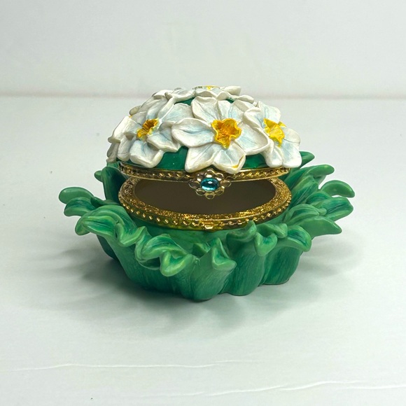 Small Floral Jewel Box w/Hinged Lid - Picture 3 of 6